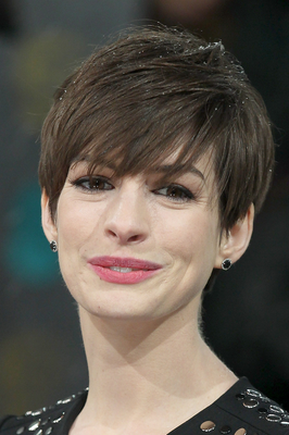 embedded_Anne_Hathaway's_short_hairstyle
