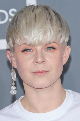 embedded_Robyn's_short_hairstyle