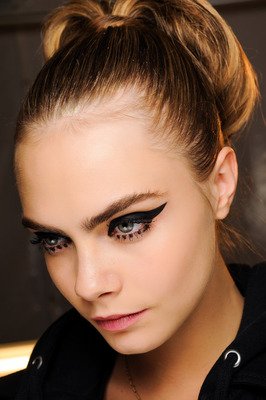 420x630xembedded_cat-eyeliner-anna-sui.JPG.pagespeed.ic.Uutghhlf8n