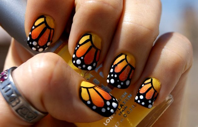 Monarch_butterfly_nail_design_content