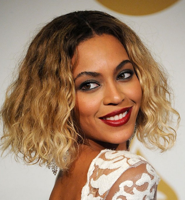 Beyoncé-short-ombre-curly-bob-cut