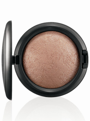 embedded_mac-tropical-taboo-mineralize-skinfinish-soft-and-gentle
