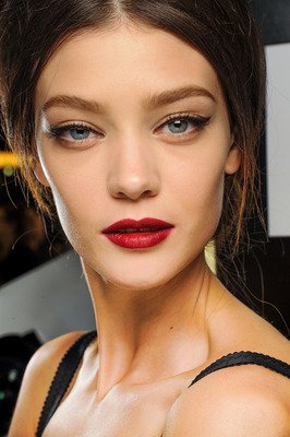 420x630xembedded_red-lips-dolce-and-gabbana.JPG.pagespeed.ic.tL9Na-U5tr