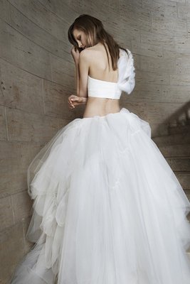 embedded_Vera_Wang_spring_2015_wedding_dresses__(16)