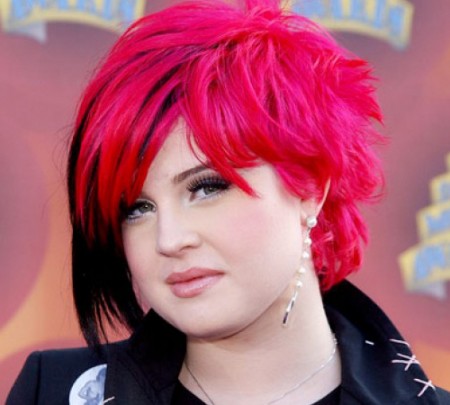 embedded_kelly_osbourne_with_pink_hair_color