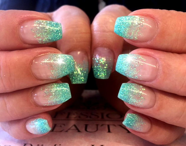 embedded_built_in_glitter_nails