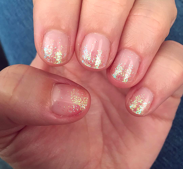 embedded_natural_nails_glitter_manicure