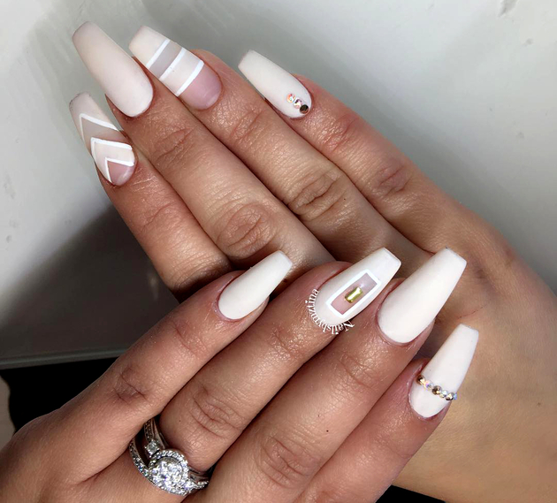 embedded_negative_space_white_nails